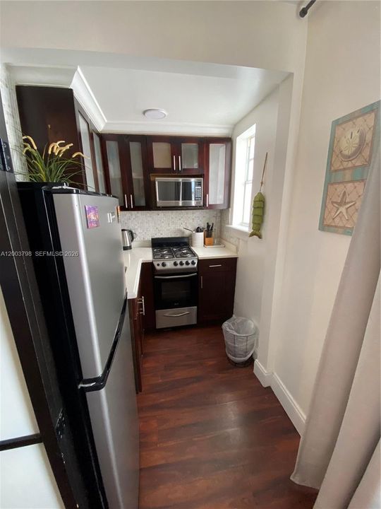 For Sale: $385,000 (1 beds, 1 baths, 410 Square Feet)