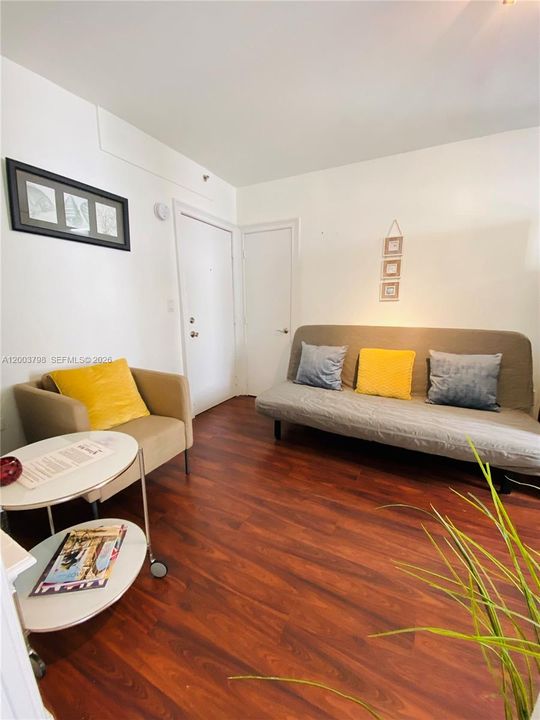 For Sale: $385,000 (1 beds, 1 baths, 410 Square Feet)