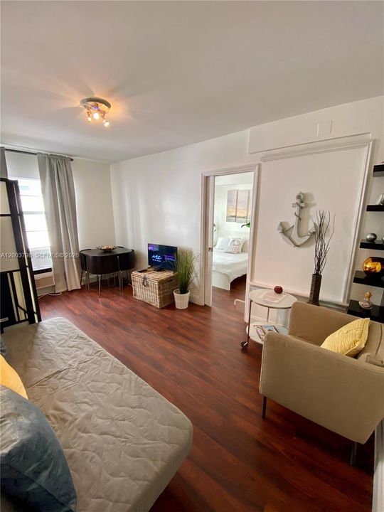 For Sale: $385,000 (1 beds, 1 baths, 410 Square Feet)
