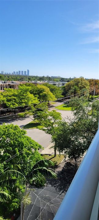 For Sale: $150,000 (1 beds, 1 baths, 740 Square Feet)