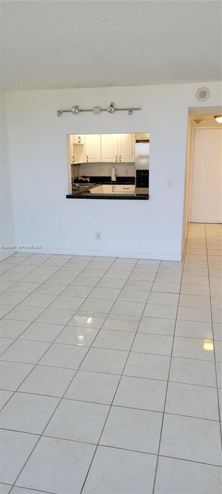 For Sale: $150,000 (1 beds, 1 baths, 740 Square Feet)