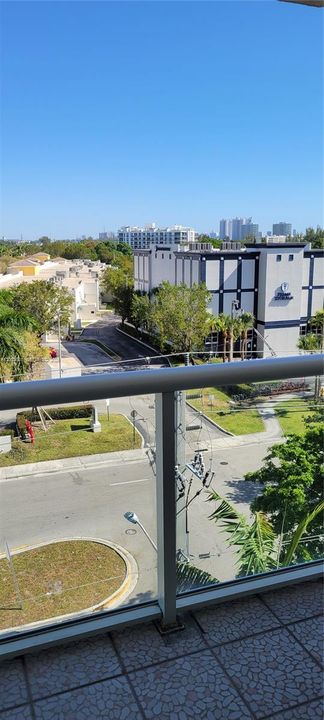 For Sale: $150,000 (1 beds, 1 baths, 740 Square Feet)