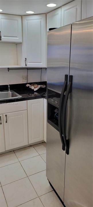 For Sale: $150,000 (1 beds, 1 baths, 740 Square Feet)
