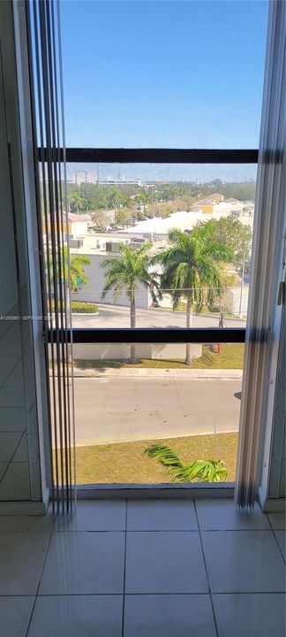 For Sale: $150,000 (1 beds, 1 baths, 740 Square Feet)