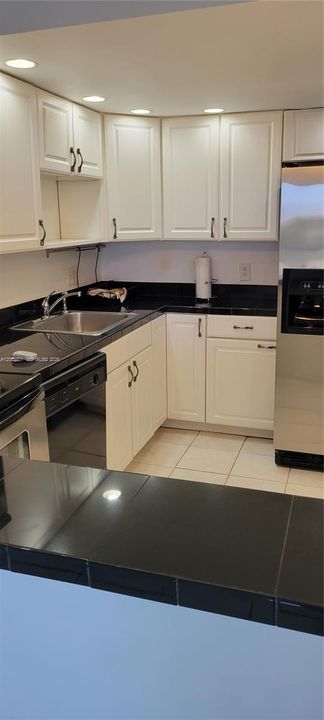 For Sale: $150,000 (1 beds, 1 baths, 740 Square Feet)