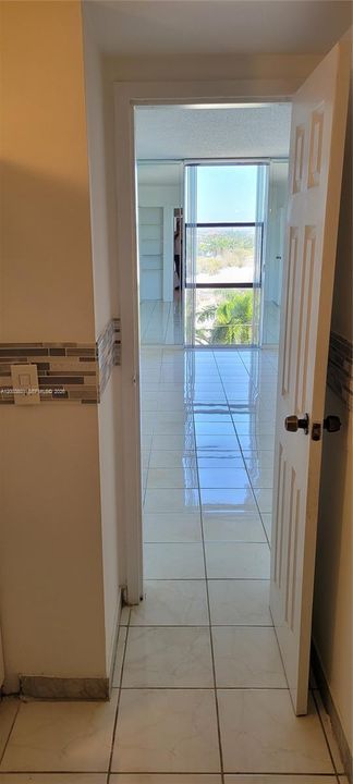 For Sale: $150,000 (1 beds, 1 baths, 740 Square Feet)