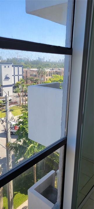 For Sale: $150,000 (1 beds, 1 baths, 740 Square Feet)