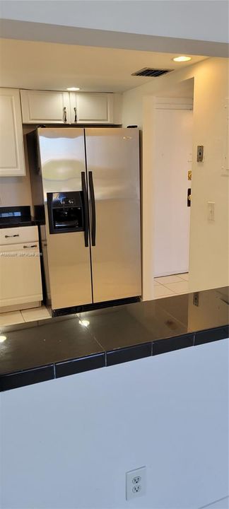For Sale: $150,000 (1 beds, 1 baths, 740 Square Feet)