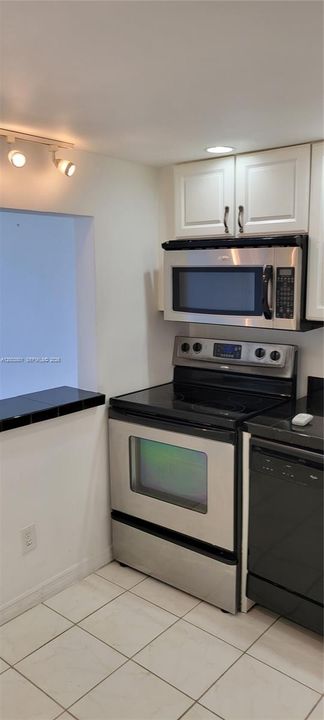 For Sale: $150,000 (1 beds, 1 baths, 740 Square Feet)