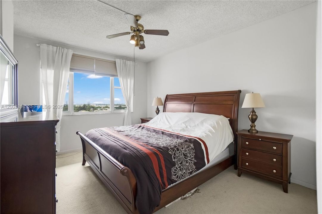 Active With Contract: $152,999 (2 beds, 2 baths, 1132 Square Feet)