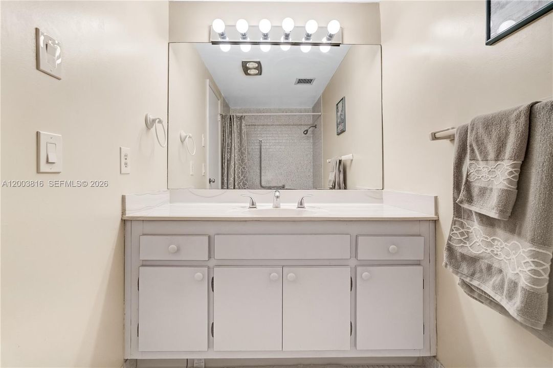 Active With Contract: $152,999 (2 beds, 2 baths, 1132 Square Feet)