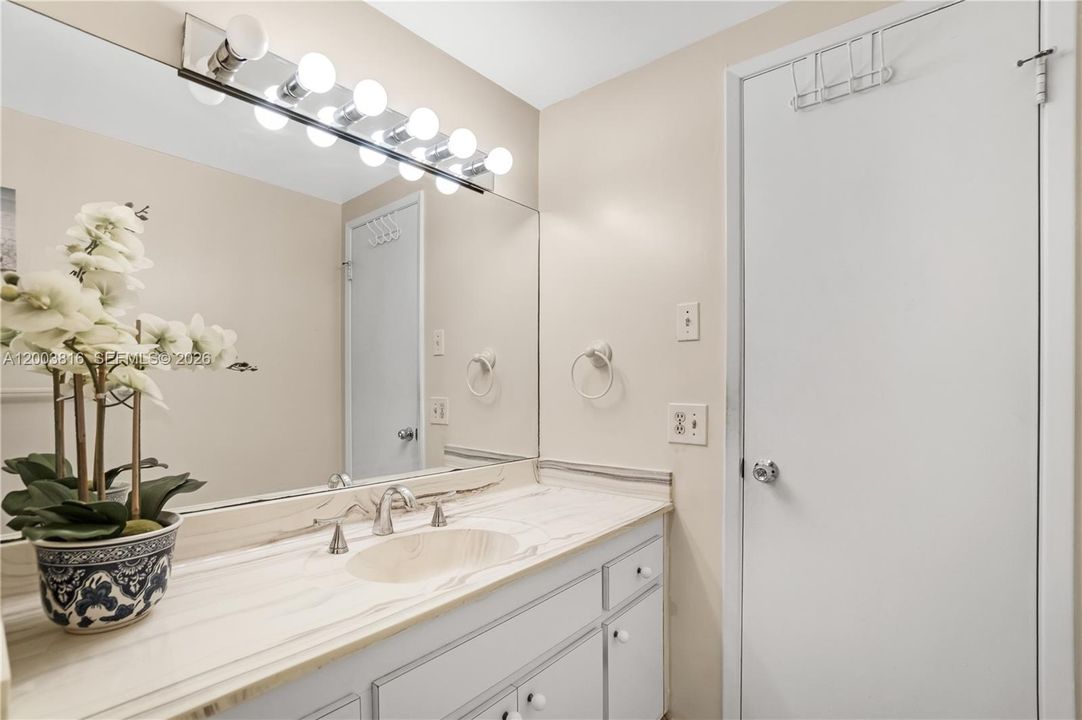 Active With Contract: $152,999 (2 beds, 2 baths, 1132 Square Feet)