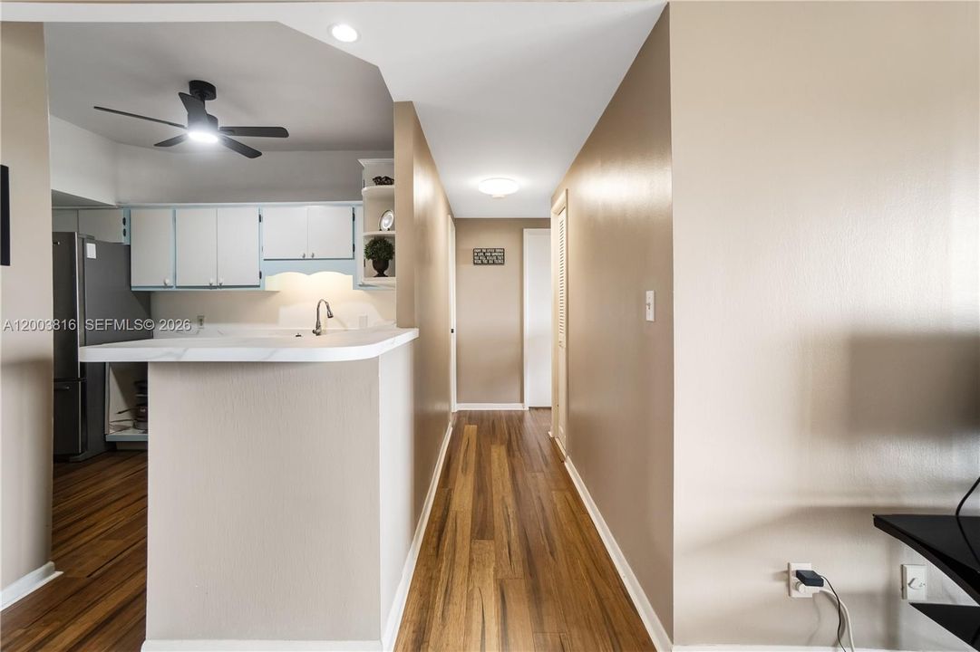 Active With Contract: $152,999 (2 beds, 2 baths, 1132 Square Feet)