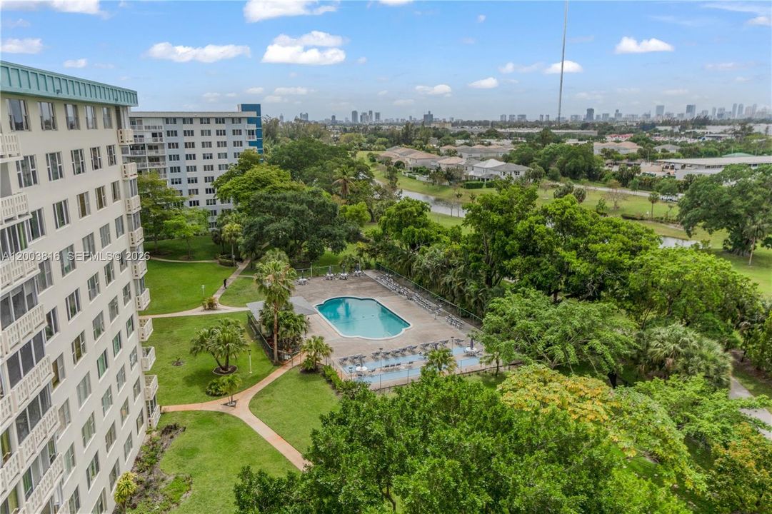 Active With Contract: $152,999 (2 beds, 2 baths, 1132 Square Feet)