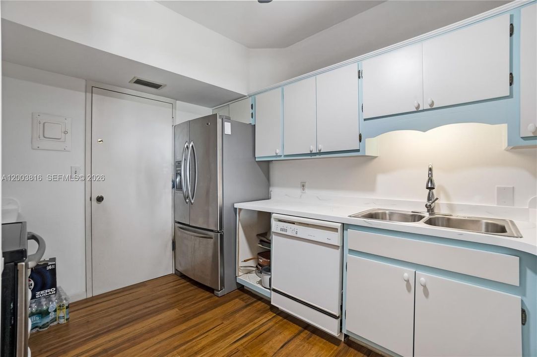 Active With Contract: $152,999 (2 beds, 2 baths, 1132 Square Feet)