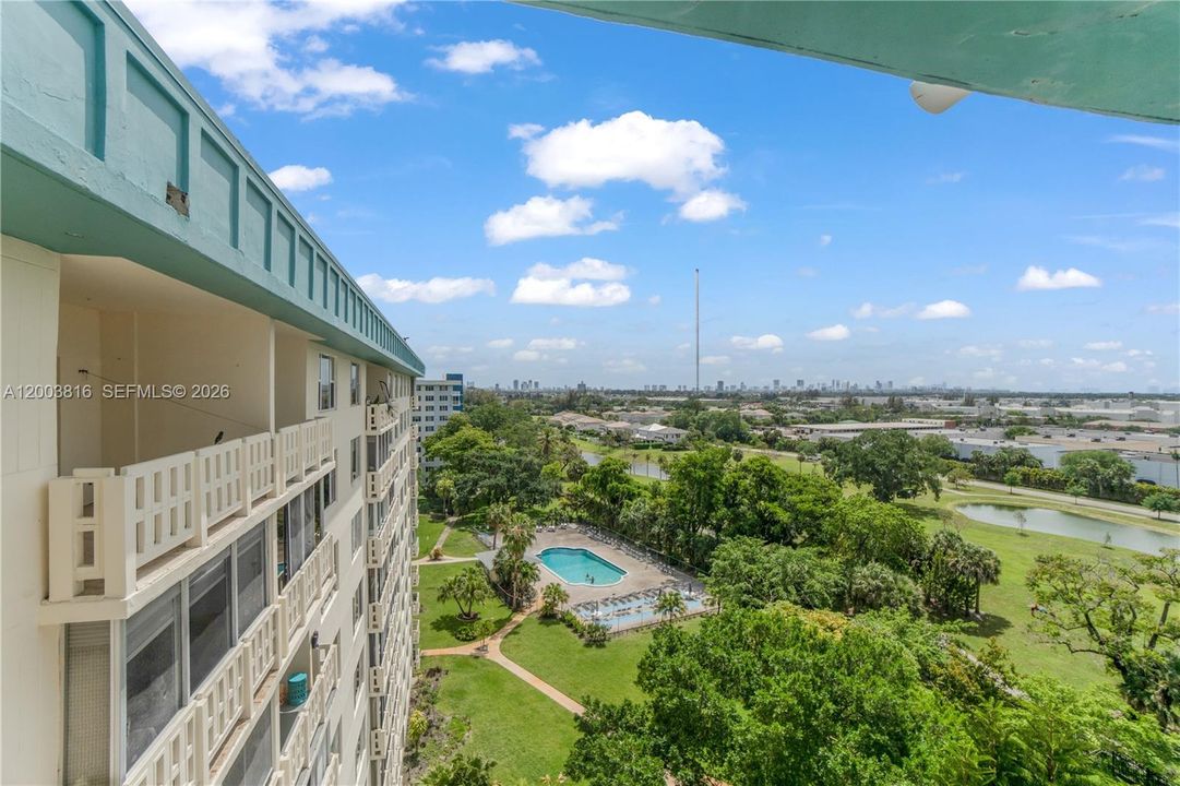 Active With Contract: $152,999 (2 beds, 2 baths, 1132 Square Feet)