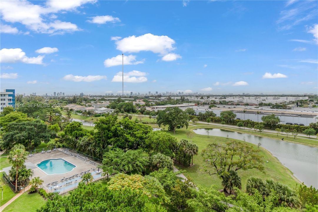 Active With Contract: $152,999 (2 beds, 2 baths, 1132 Square Feet)