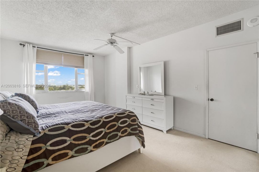 Active With Contract: $152,999 (2 beds, 2 baths, 1132 Square Feet)
