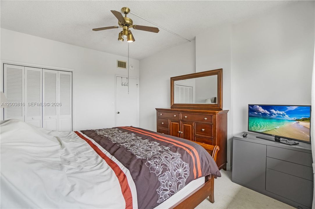 Active With Contract: $152,999 (2 beds, 2 baths, 1132 Square Feet)