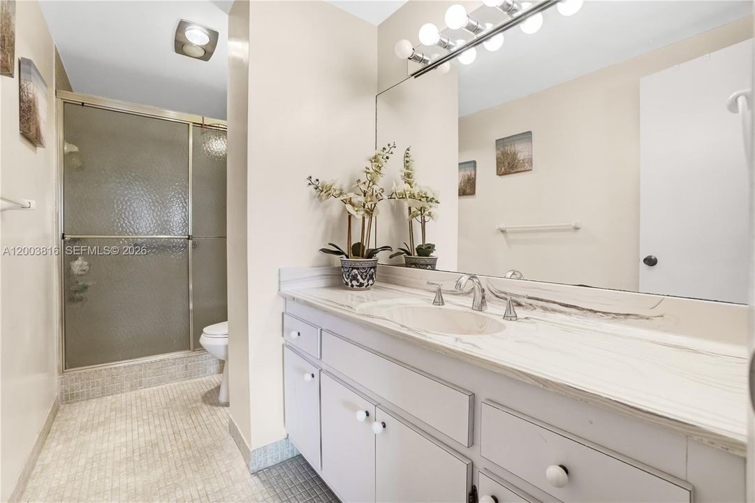 Active With Contract: $152,999 (2 beds, 2 baths, 1132 Square Feet)
