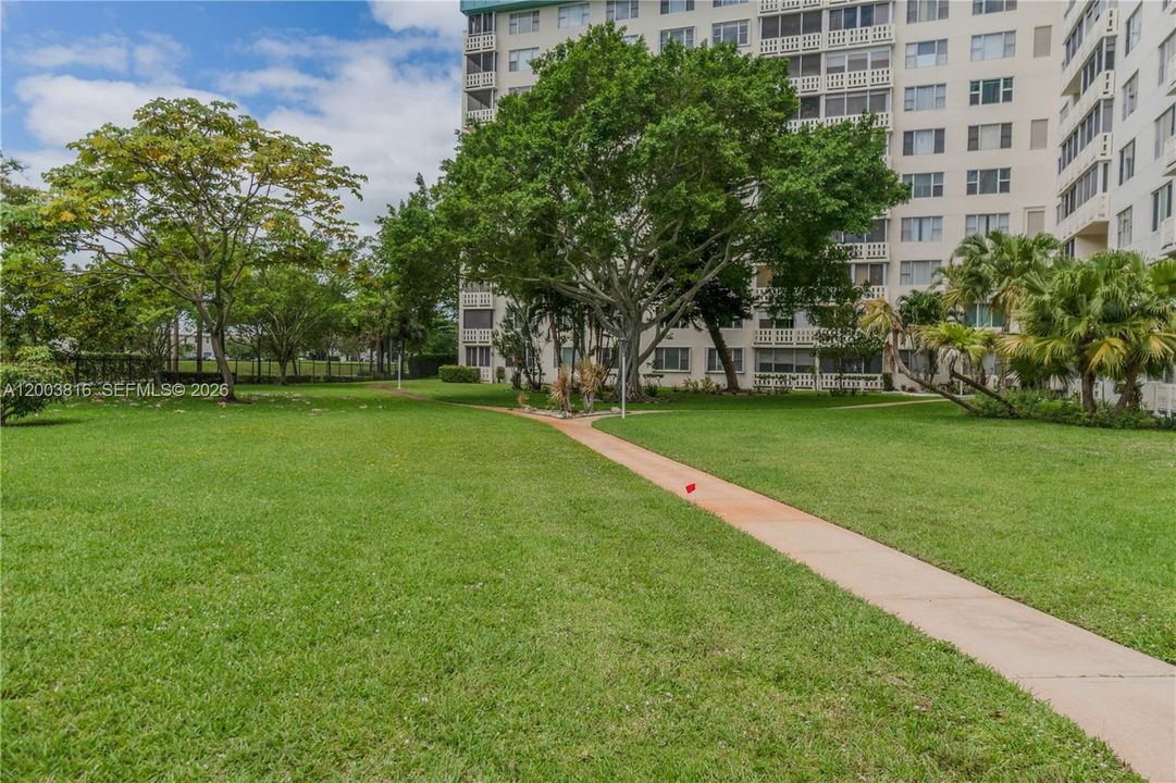 Active With Contract: $152,999 (2 beds, 2 baths, 1132 Square Feet)