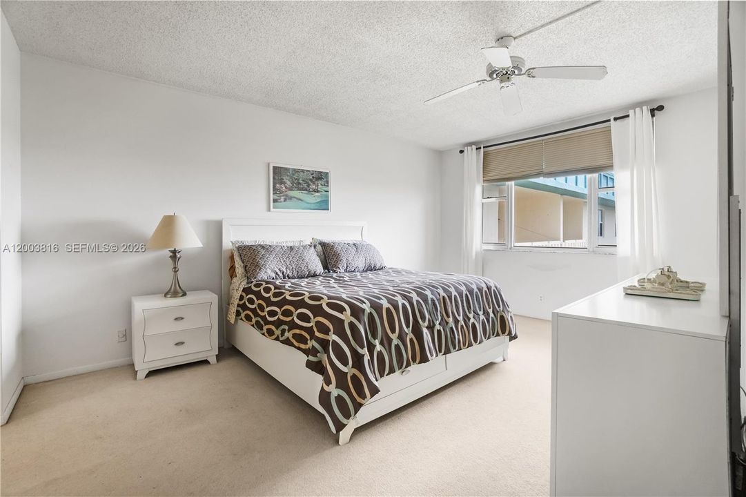 Active With Contract: $152,999 (2 beds, 2 baths, 1132 Square Feet)