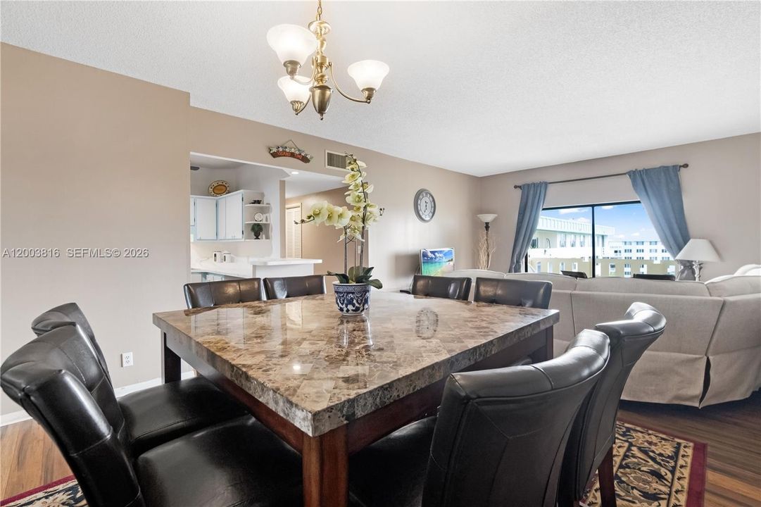 Active With Contract: $152,999 (2 beds, 2 baths, 1132 Square Feet)