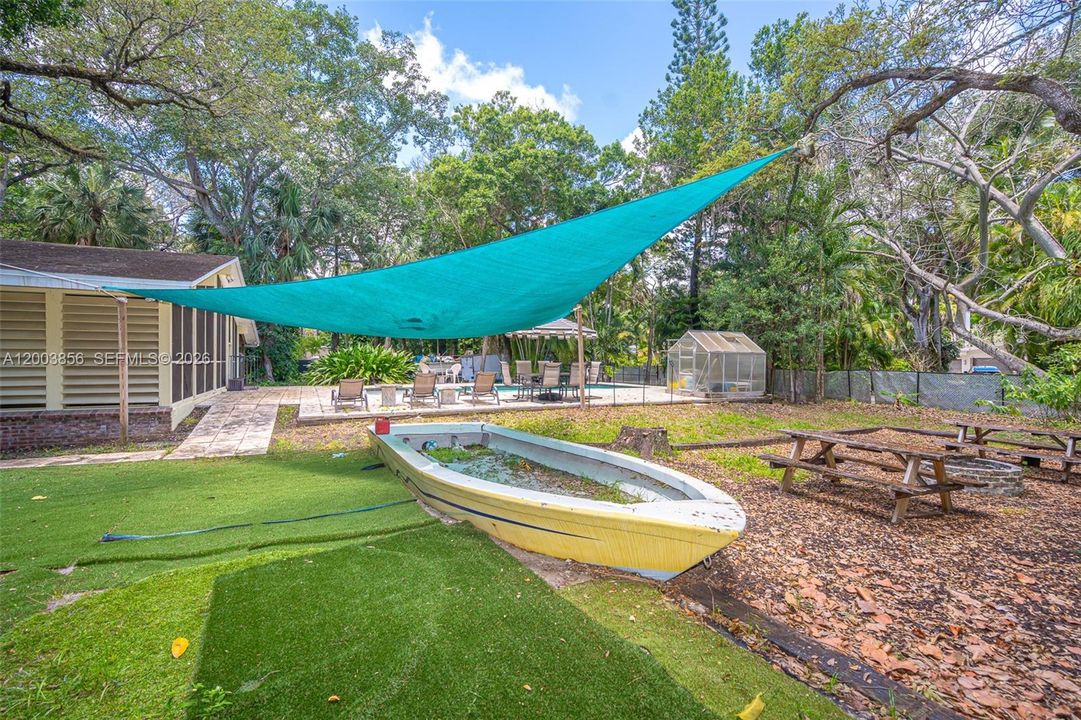 For Sale: $2,440,000 (7 beds, 6 baths, 5775 Square Feet)