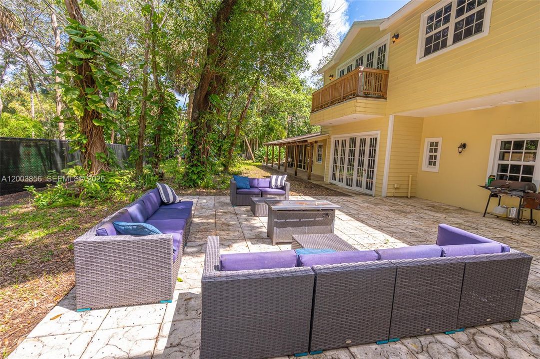 For Sale: $2,440,000 (7 beds, 6 baths, 5775 Square Feet)