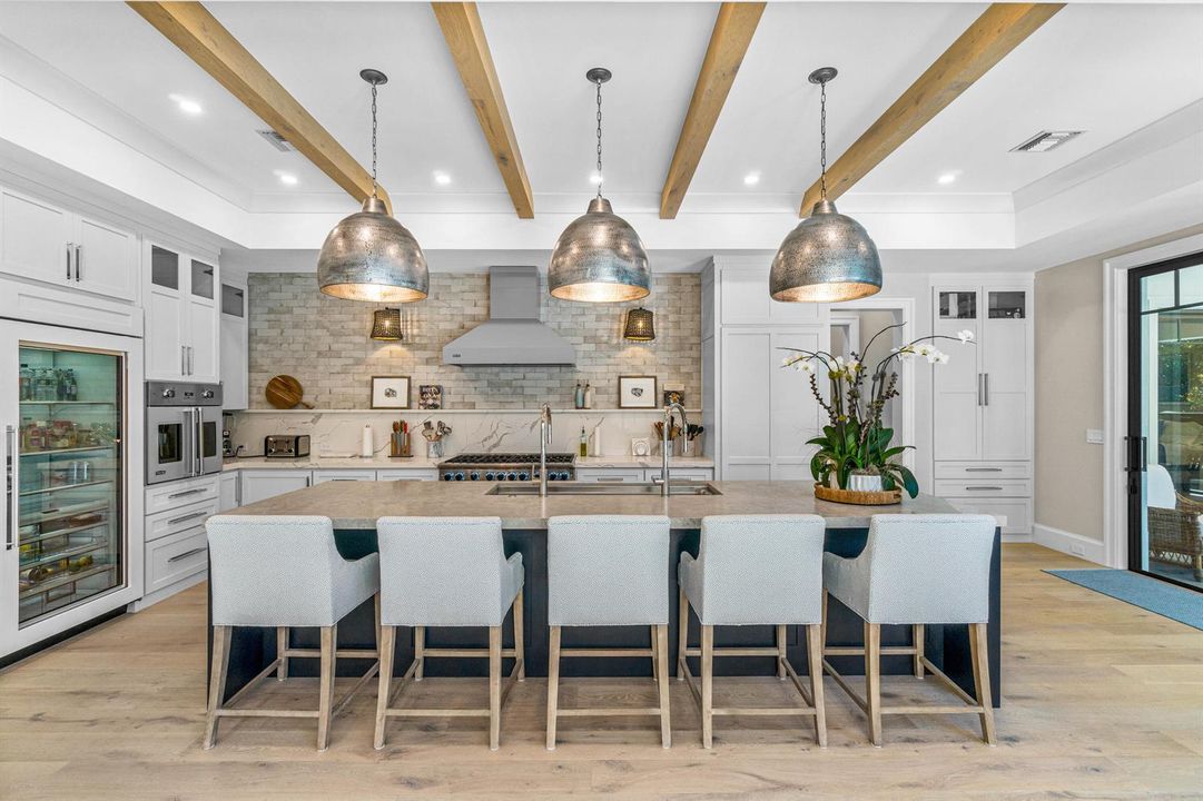 EAT IN KITCHEN