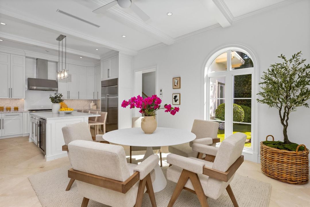 13 Breakfast Area 3