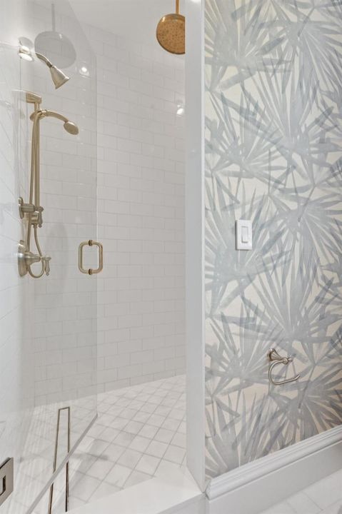 24 Guest Bath 4
