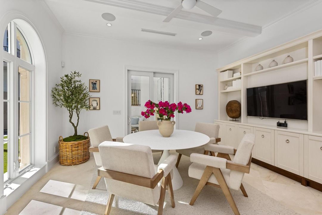 15 Breakfast Area 2
