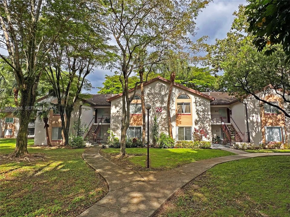 Недавно продано: $300,000 (2 спален, 2 ванн, 1224 Квадратных фут)