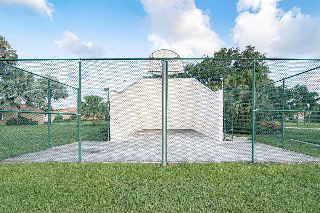 RACQUET BALL COURTS