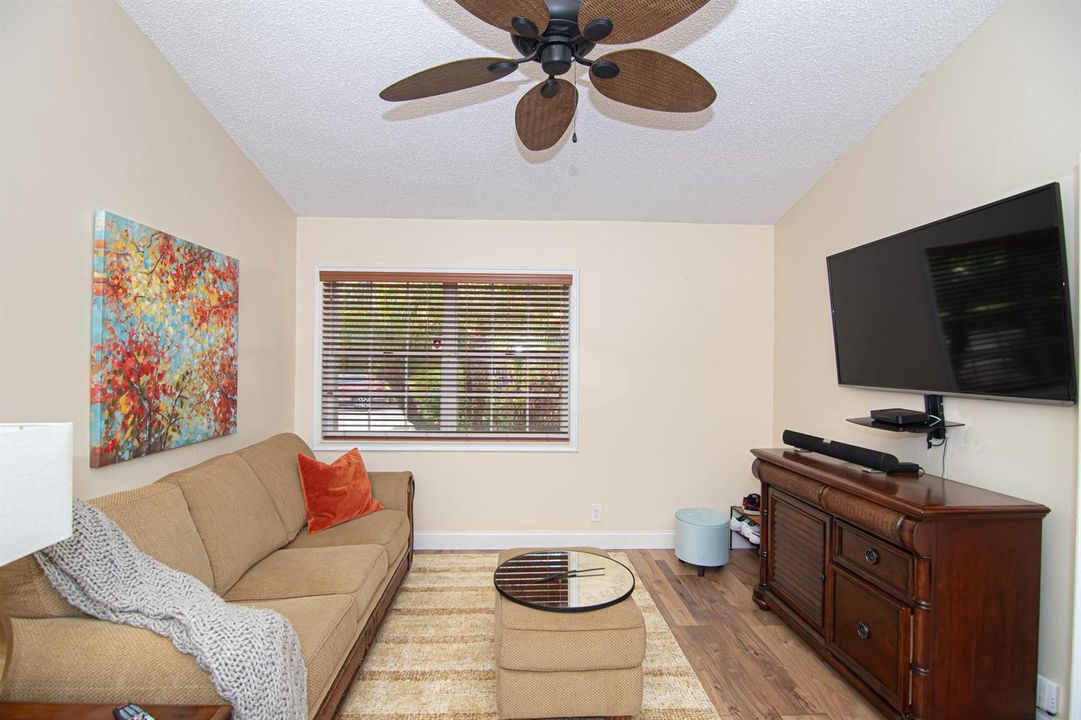 3RD BEDROOM/OFFICE