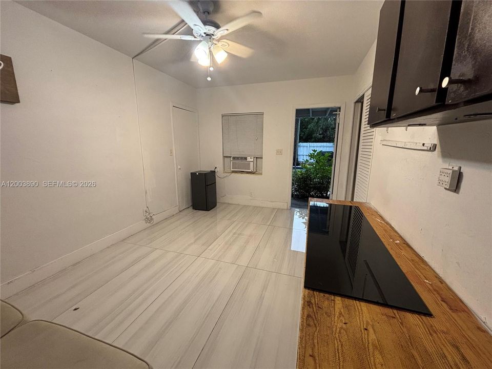 For Rent: $1,250 (0 beds, 1 baths, 0 Square Feet)