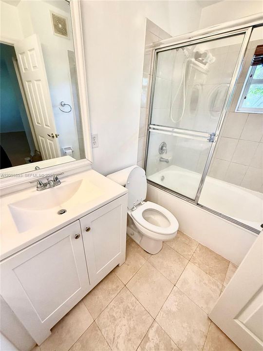 Activo con contrato: $2,700 (2 camas, 2 baños, 1123 Pies cuadrados)