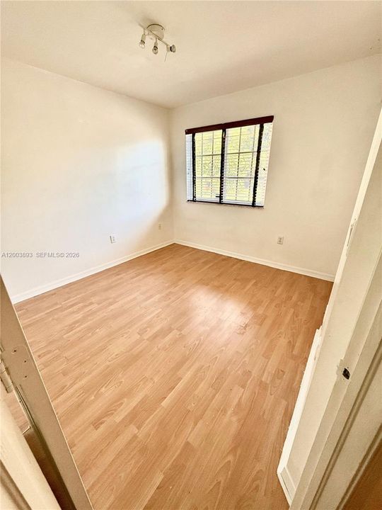 Activo con contrato: $2,700 (2 camas, 2 baños, 1123 Pies cuadrados)