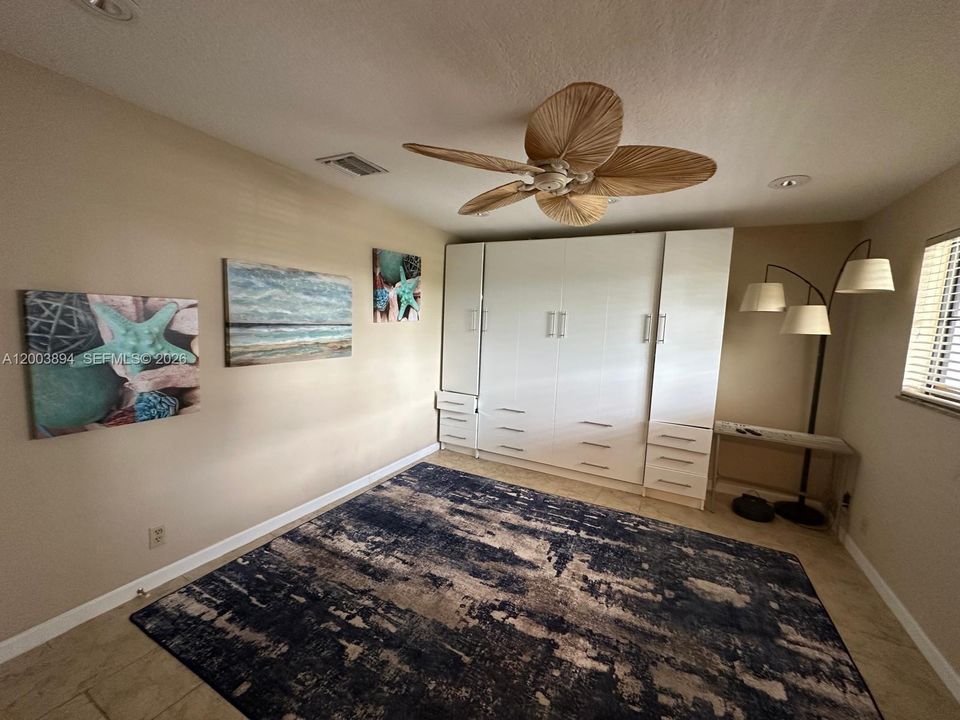 For Sale: $1,050,000 (2 beds, 2 baths, 1452 Square Feet)