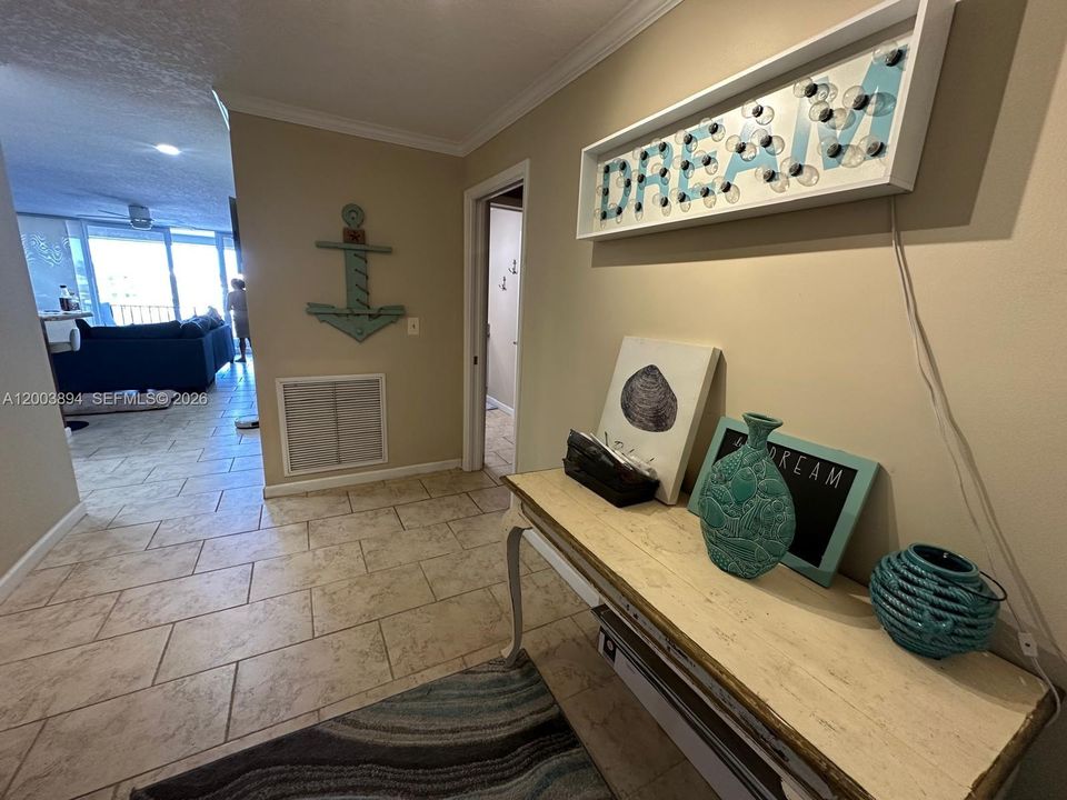 For Sale: $1,050,000 (2 beds, 2 baths, 1452 Square Feet)