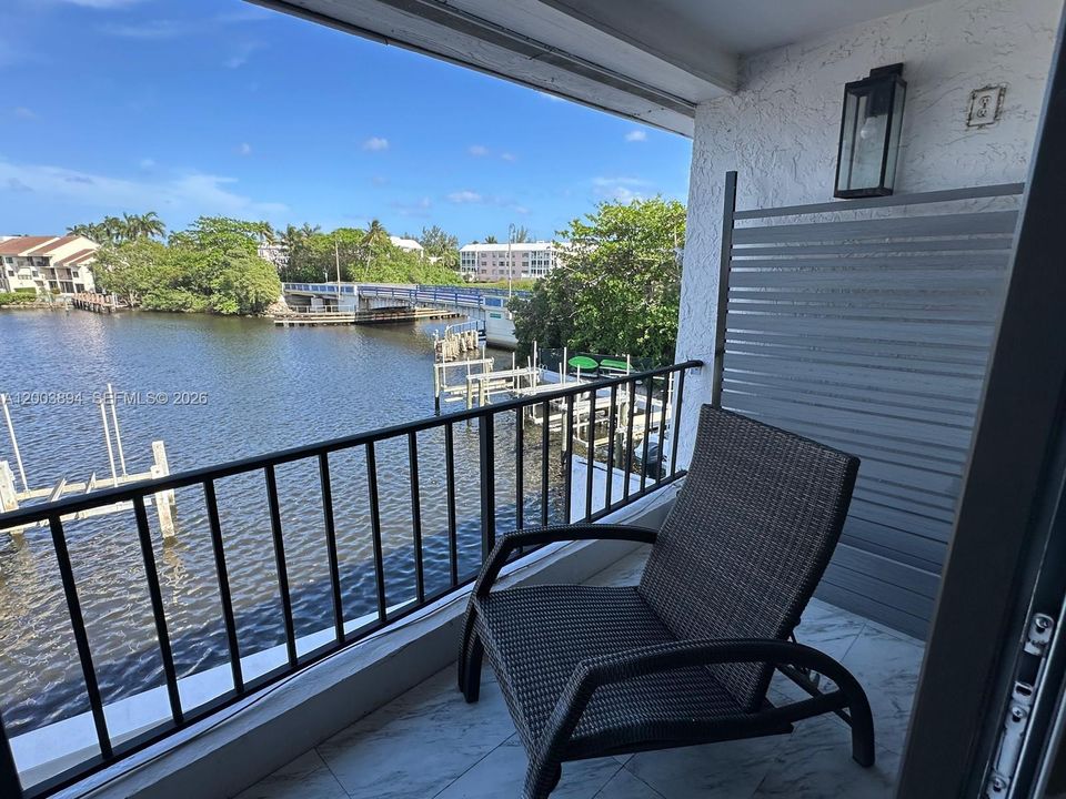 For Sale: $1,050,000 (2 beds, 2 baths, 1452 Square Feet)