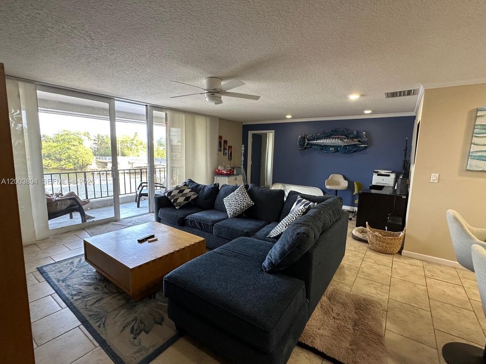 For Sale: $1,050,000 (2 beds, 2 baths, 1452 Square Feet)