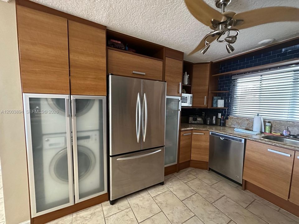 For Sale: $1,050,000 (2 beds, 2 baths, 1452 Square Feet)