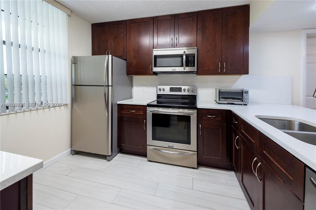 En Venta: $325,000 (2 camas, 2 baños, 1385 Pies cuadrados)