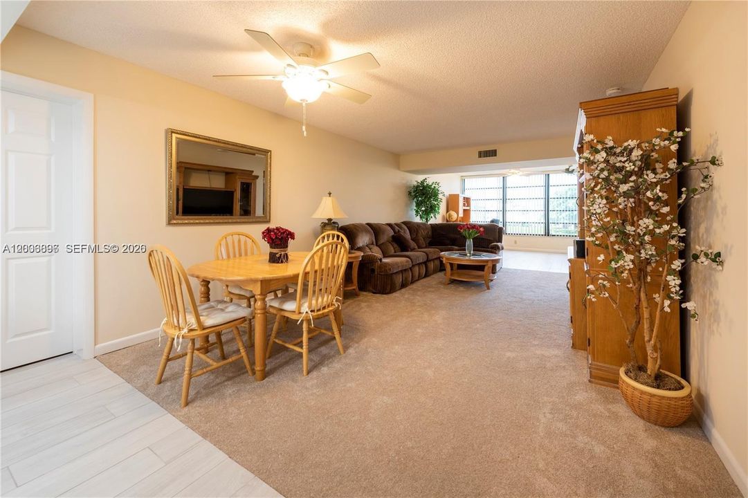 En Venta: $325,000 (2 camas, 2 baños, 1385 Pies cuadrados)