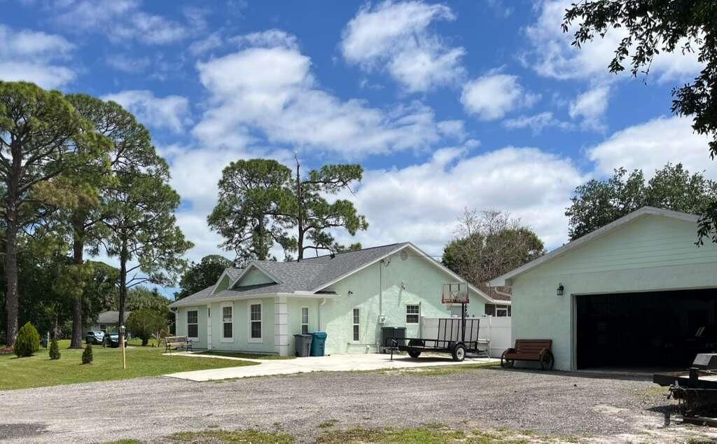 Exterior View -Right