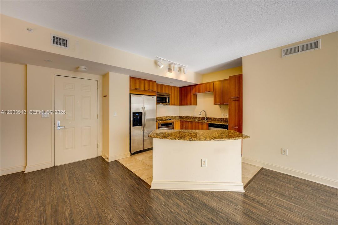 Vendido Recientemente: $285,000 (2 camas, 2 baños, 1144 Pies cuadrados)