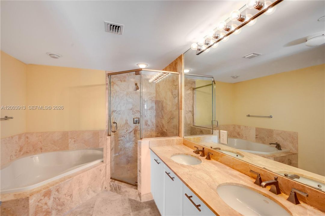 Vendido Recientemente: $285,000 (2 camas, 2 baños, 1144 Pies cuadrados)