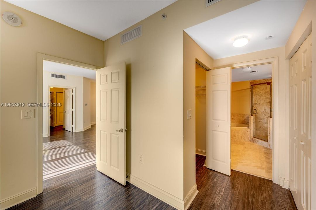 Vendido Recientemente: $285,000 (2 camas, 2 baños, 1144 Pies cuadrados)